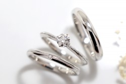 WAXコース《Option》
Dia1Pic ¥3,850-
ミル打ち1周 ¥4,400-