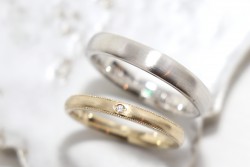 WAXコース《Option》
Dia1Pic ¥3,850-
艶消し加工 ¥2,200-
ミル打ち2周 ¥8,800-