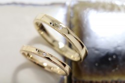 《Option》
Dia1Pic ¥3,850-
ミル打ち2周 ¥8,800-