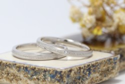 WAXコース
《Option》
Dia1Pic ¥3,850-
艶消し加工 ¥2,200-
ミル打ち1周 ¥4,400-